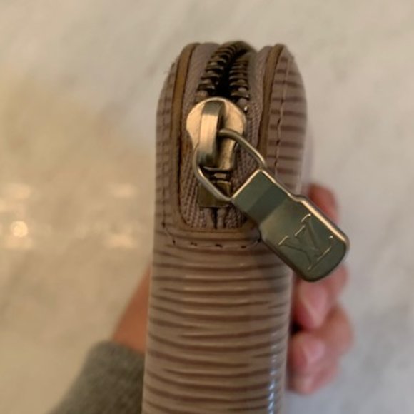 Louis Vuitton Epi Leather Travel Case - Picture 4 of 10